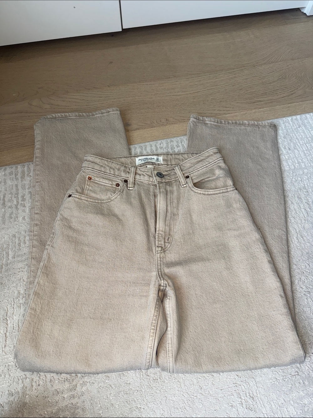 Abercrombie & Fitch Relaxed 90s High Rise Jeans in Light Taupe - Curve Love